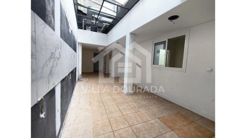 Negócio para Arrendamento em Lordelo do Ouro e Massarelos