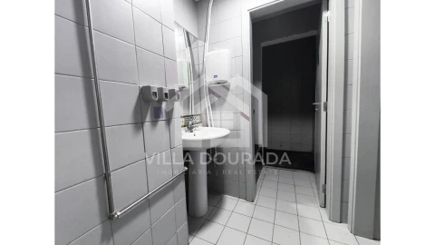 Negócio para Arrendamento em Lordelo do Ouro e Massarelos