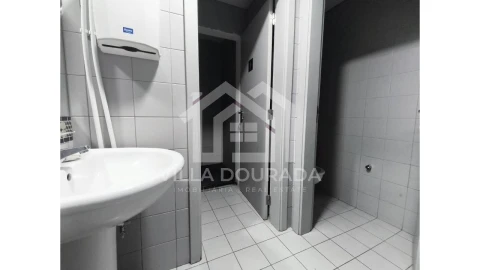 Negócio para Arrendamento em Lordelo do Ouro e Massarelos