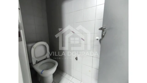 Negócio para Arrendamento em Lordelo do Ouro e Massarelos