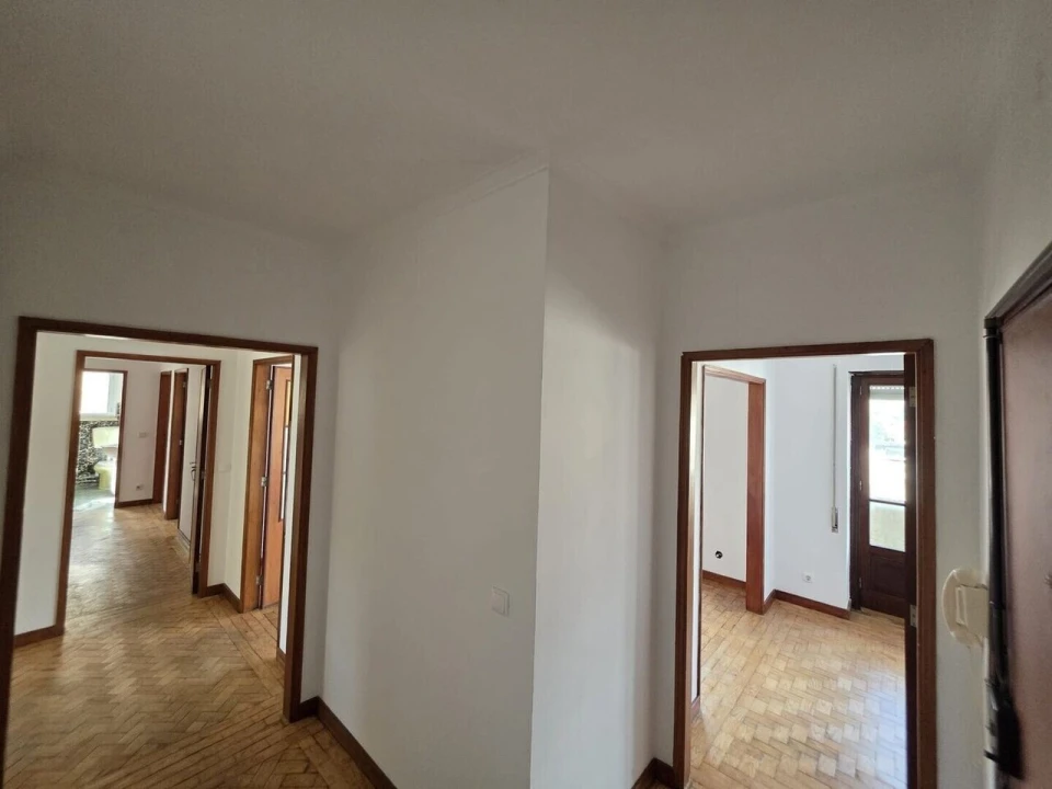 Apartamento T4 para Venda em Santo Antonio dos Olivais Foto 4