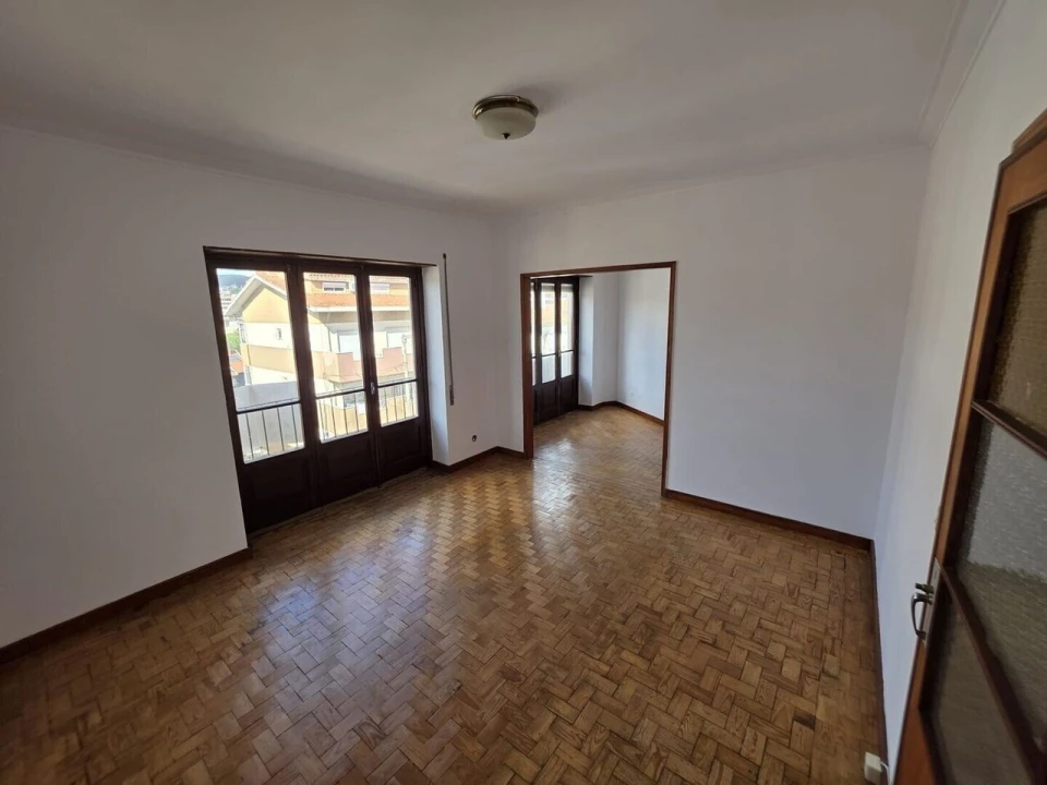 Apartamento T4 para Venda em Santo Antonio dos Olivais Foto 5
