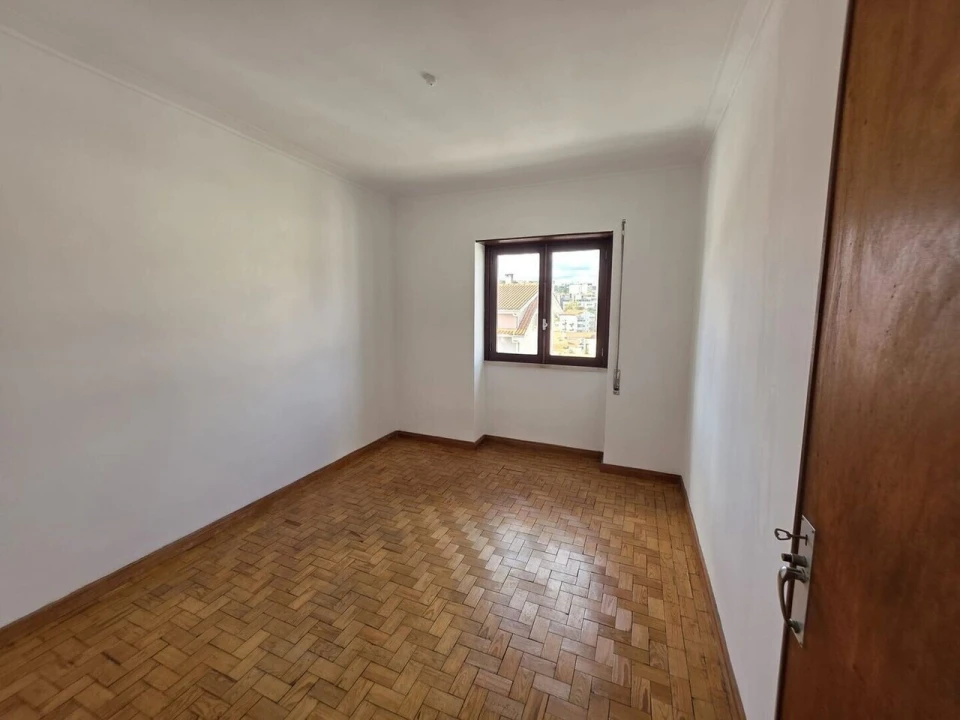 Apartamento T4 para Venda em Santo Antonio dos Olivais Foto 7
