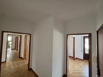 Apartamento T4 para Venda em Santo Antonio dos Olivais