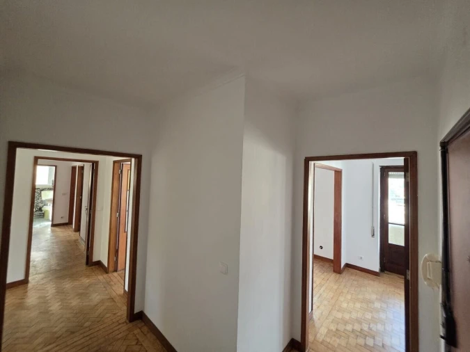 Apartamento T4 para Venda em Santo Antonio dos Olivais Foto 4