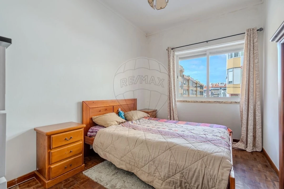 Apartamento T2 para Venda em Agualva e Mira-Sintra Foto 9