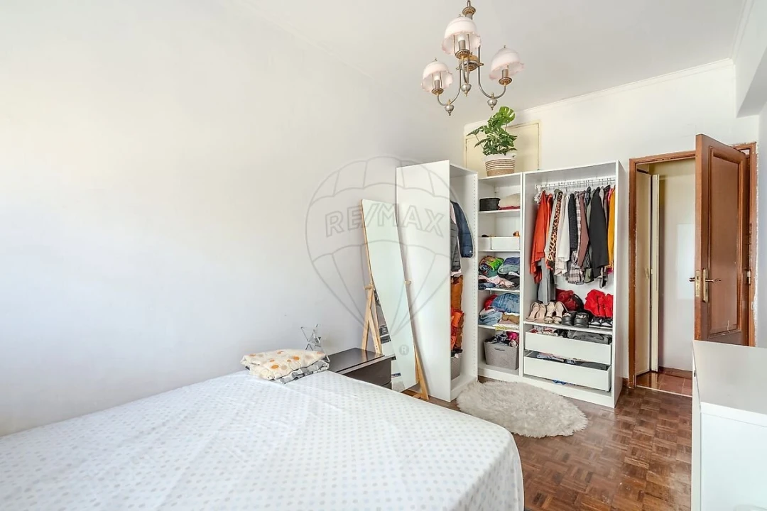 Apartamento T2 para Venda em Agualva e Mira-Sintra Foto 6
