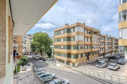 Apartamento T2 para Venda em Agualva e Mira-Sintra