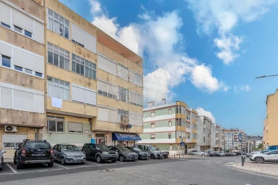 Apartamento T2 para Venda em Agualva e Mira-Sintra