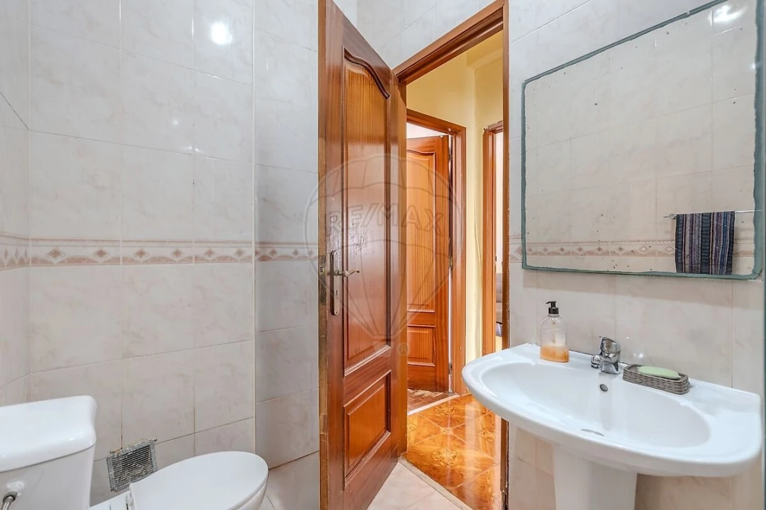 Apartamento T2 para Venda em Agualva e Mira-Sintra Foto 8