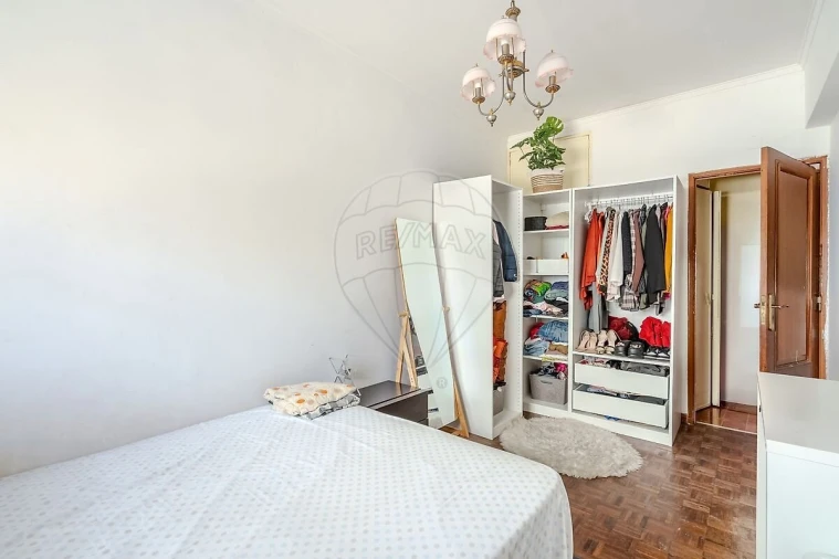 Apartamento T2 para Venda em Agualva e Mira-Sintra Foto 6
