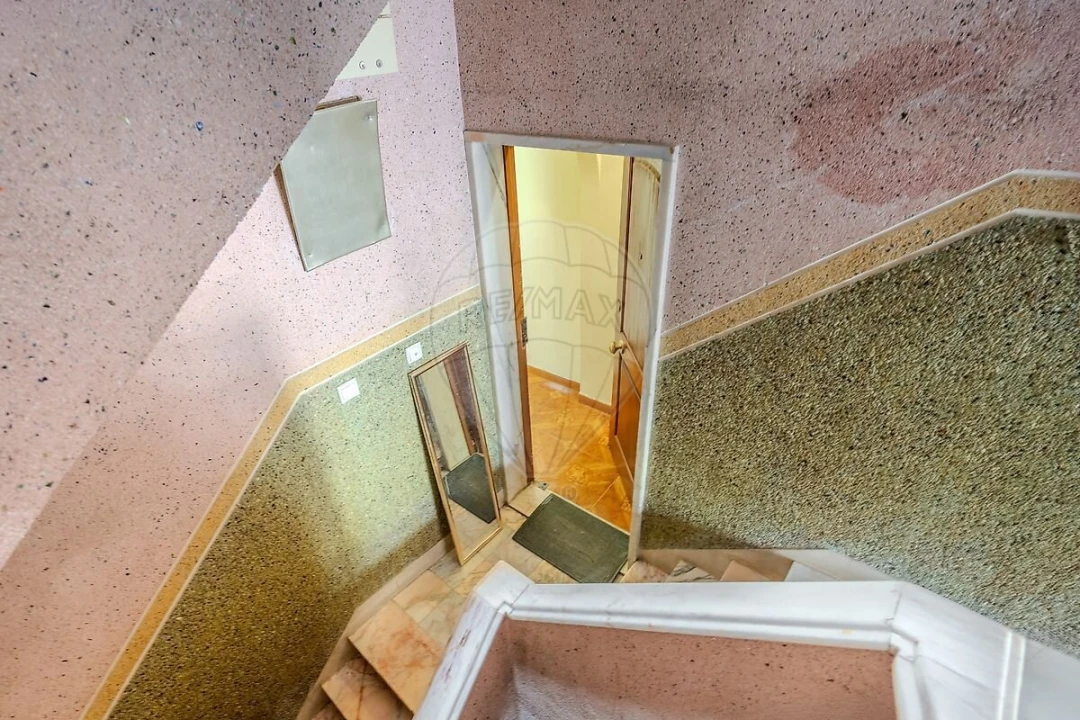 Apartamento T2 para Venda em Agualva e Mira-Sintra Foto 17