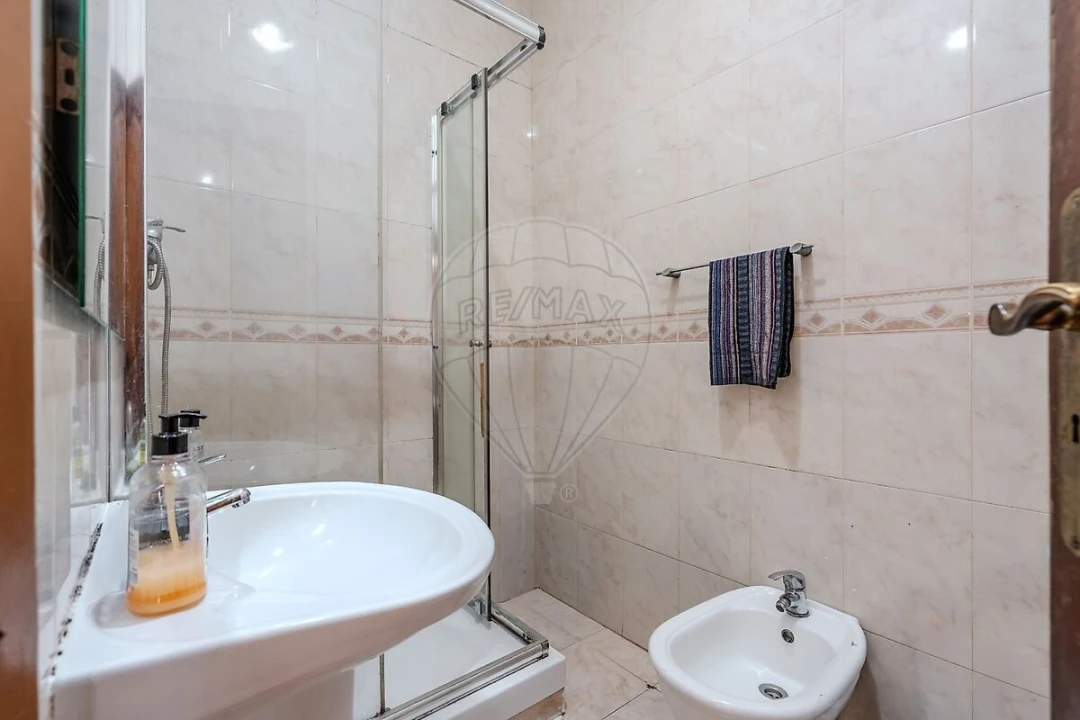 Apartamento T2 para Venda em Agualva e Mira-Sintra Foto 7