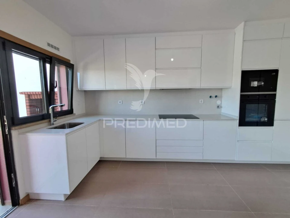 Moradia T3 para Venda em Guia Foto 3