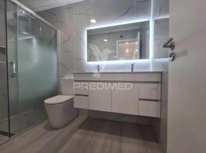 Apartamento T4 para Venda em Amora Foto 12