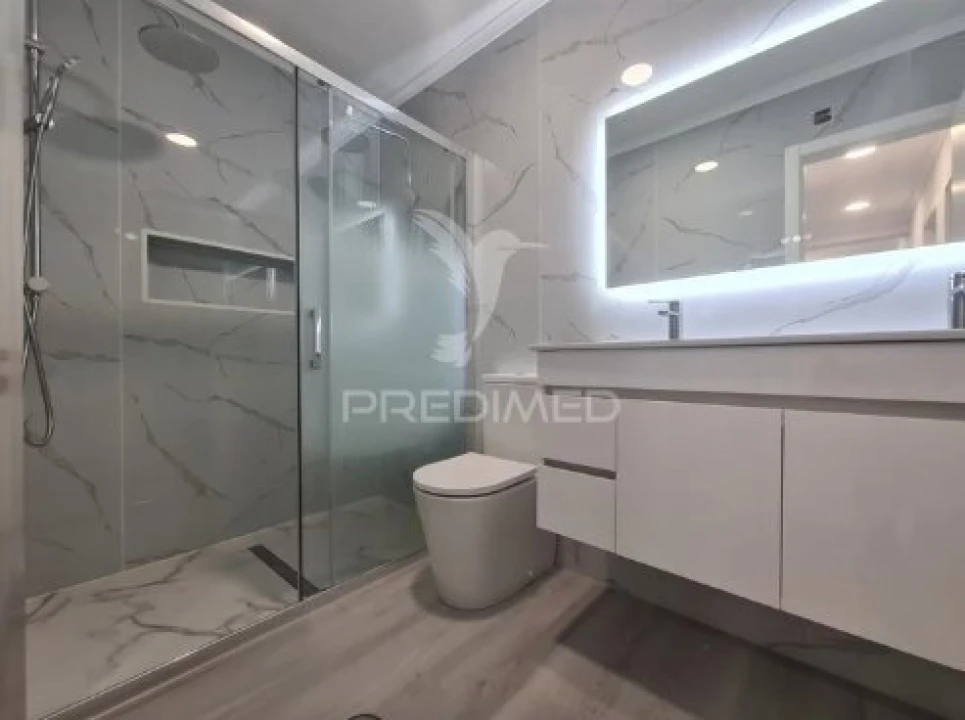 Apartamento T4 para Venda em Amora Foto 11
