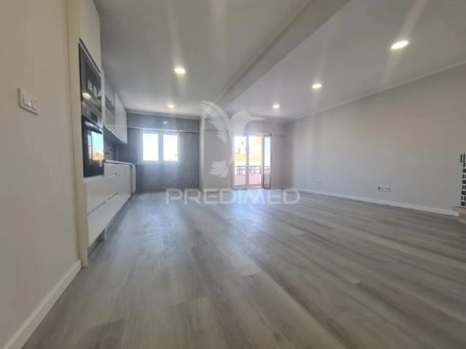 Apartamento T4 para Venda em Amora Foto 3