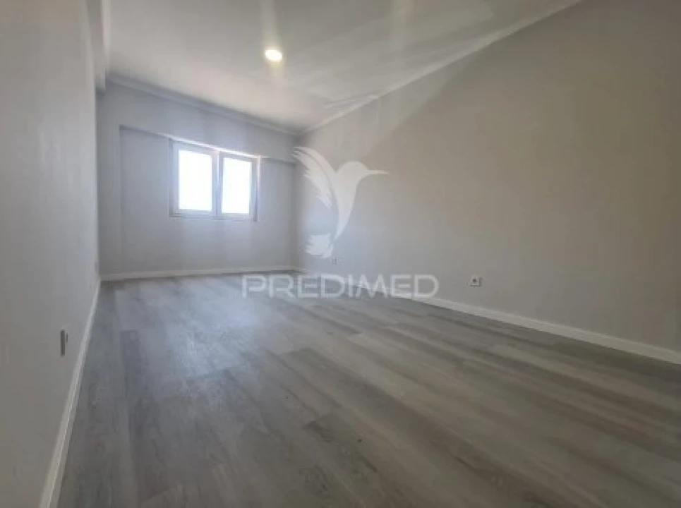 Apartamento T4 para Venda em Amora Foto 9