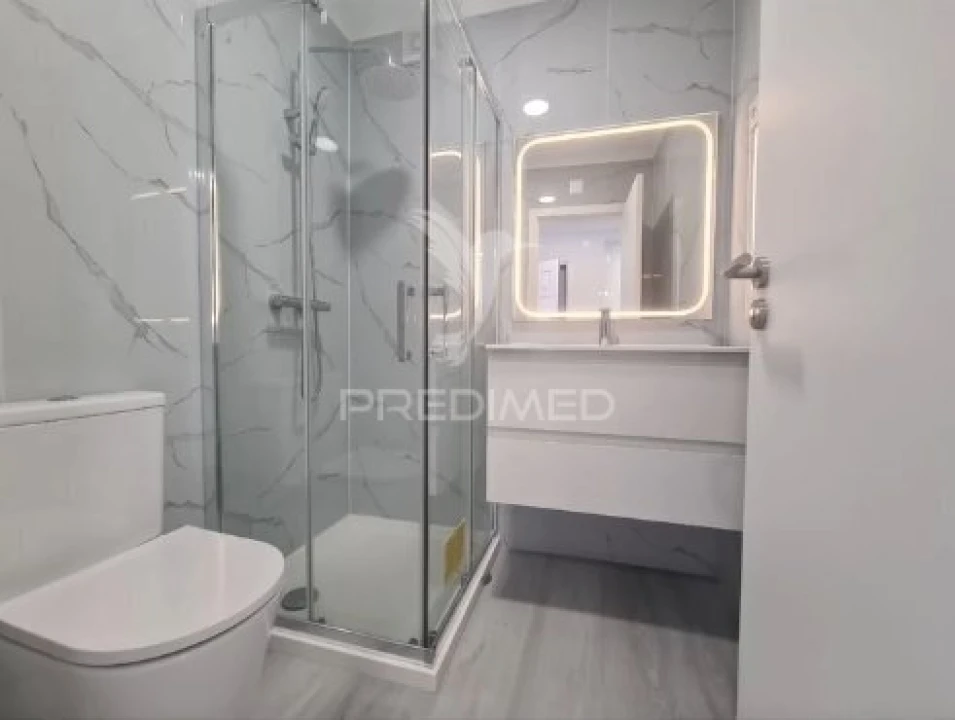 Apartamento T4 para Venda em Amora Foto 10