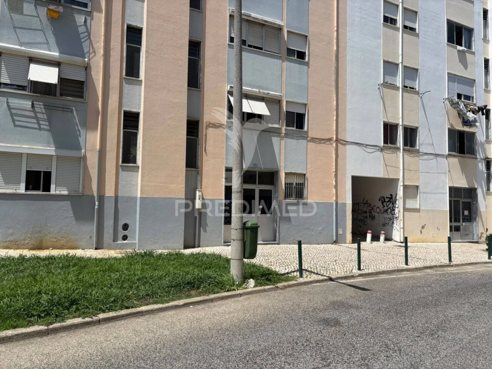 Apartamento T1 para Venda em Carregado e Cadafais Foto 1