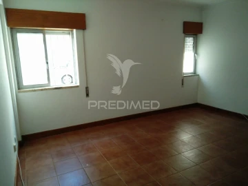 Apartamento T1 para Venda em Carregado e Cadafais