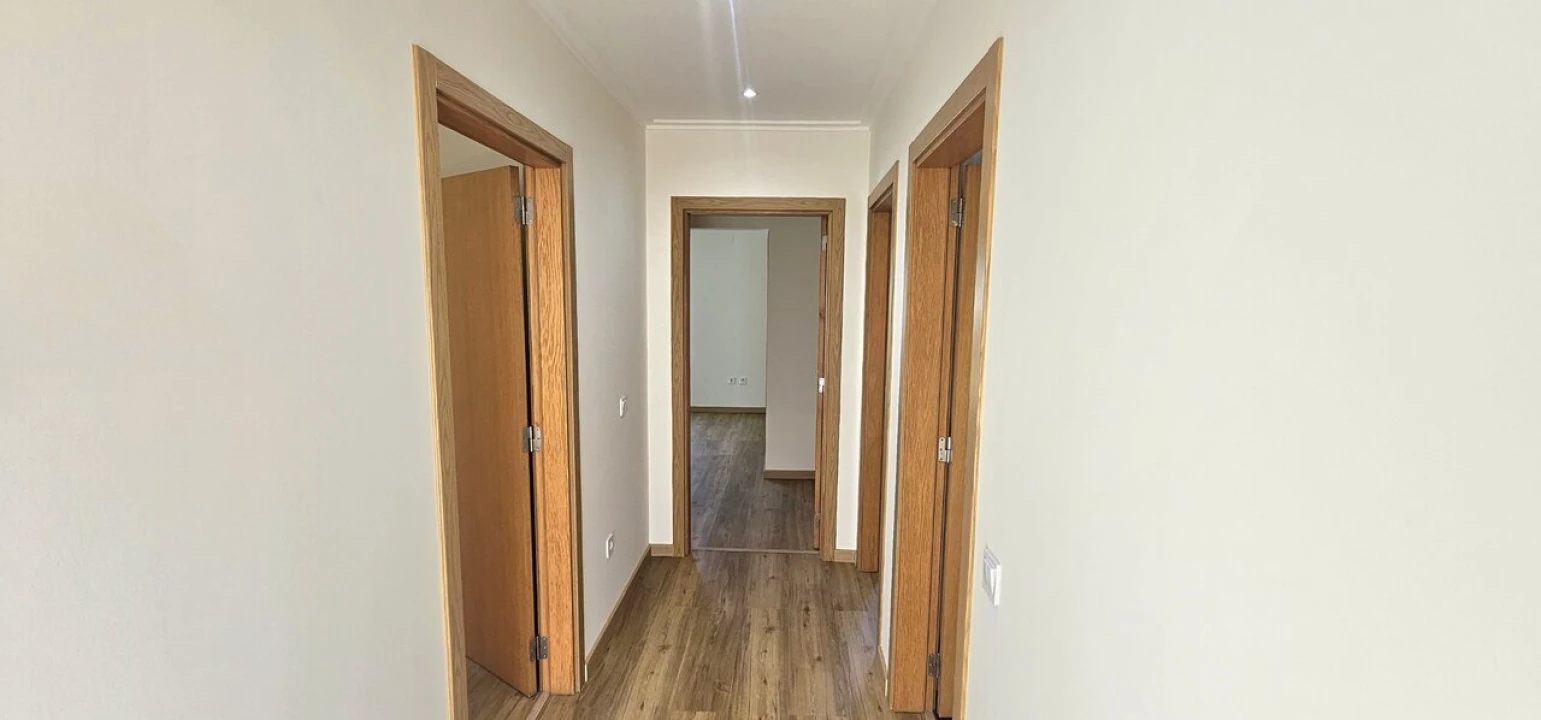 Moradia T2 para Venda em Guia Foto 4