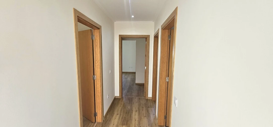 Moradia T2 para Venda em Guia Foto 4