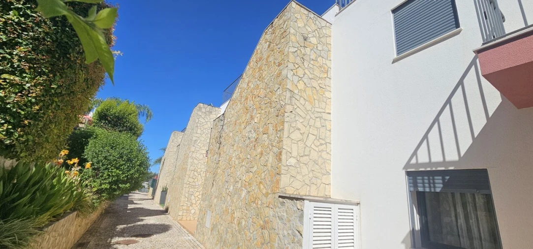 Moradia T2 para Venda em Guia Foto 3