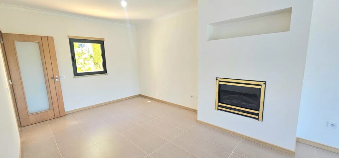 Moradia T2 para Venda em Guia Foto 6