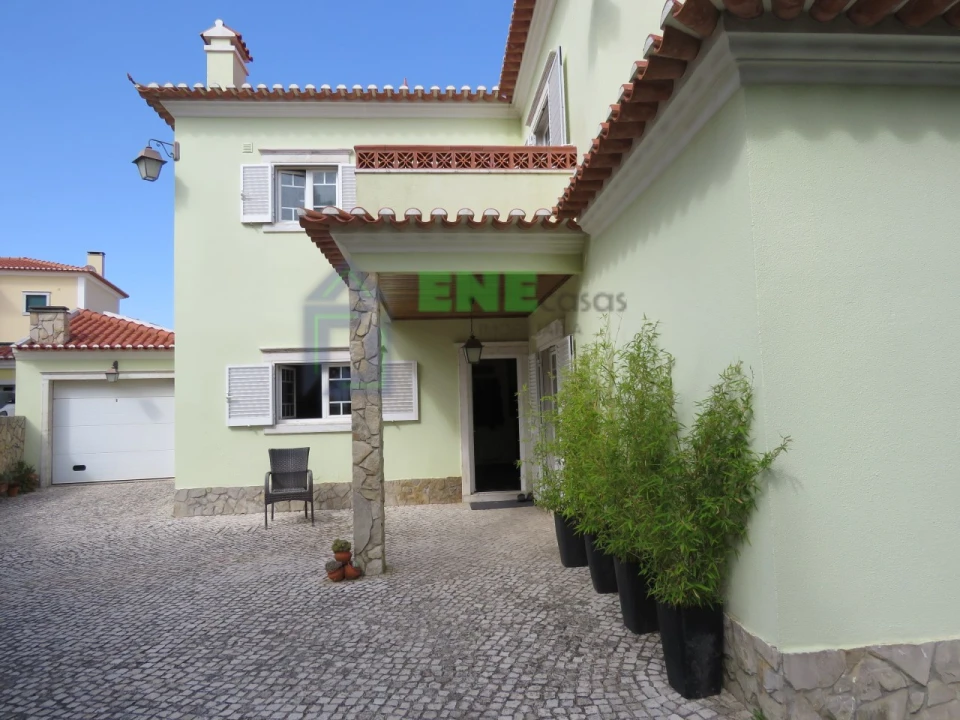 Moradia T4 para Venda em Carvoeira Foto 4
