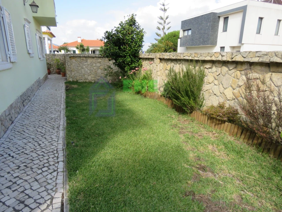 Moradia T4 para Venda em Carvoeira Foto 6