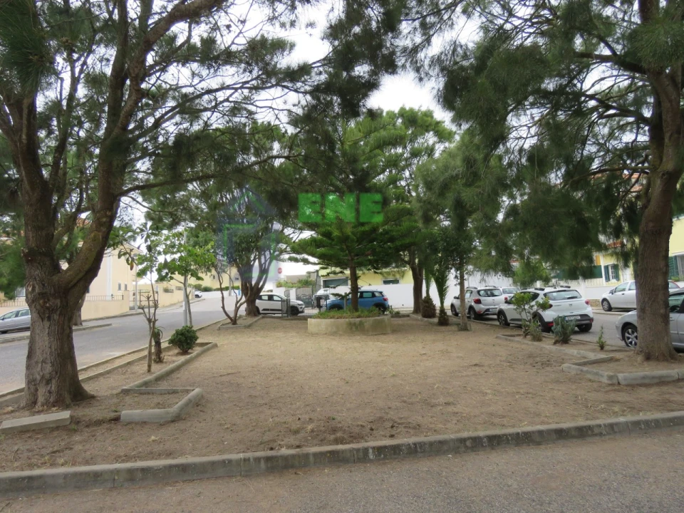 Moradia T4 para Venda em Carvoeira Foto 10