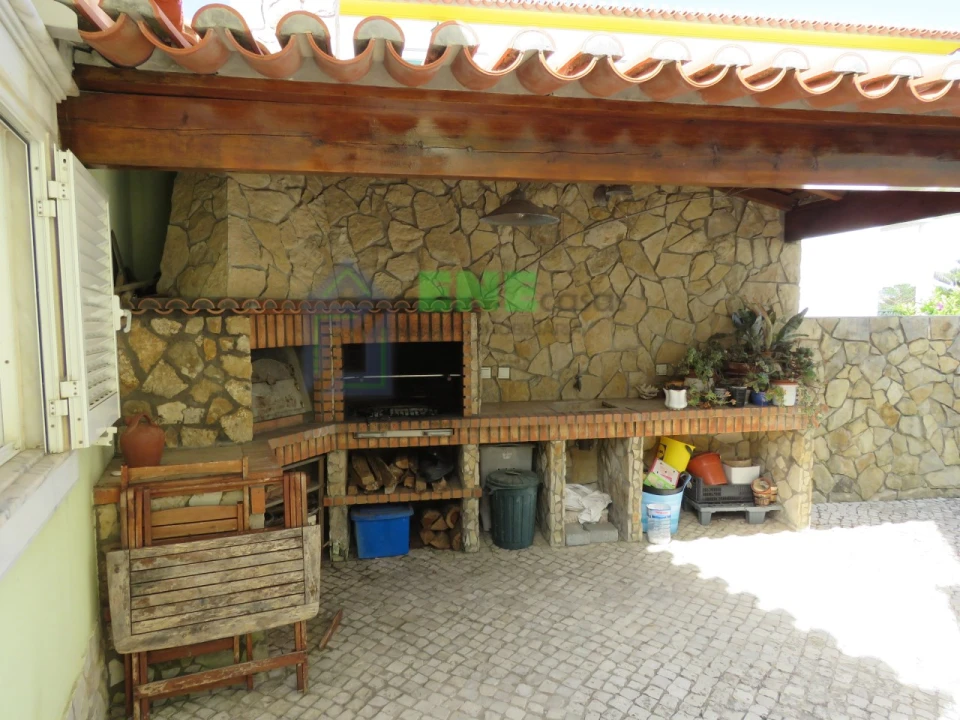 Moradia T4 para Venda em Carvoeira Foto 11