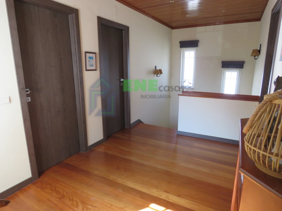 Moradia T4 para Venda em Carvoeira Foto 28