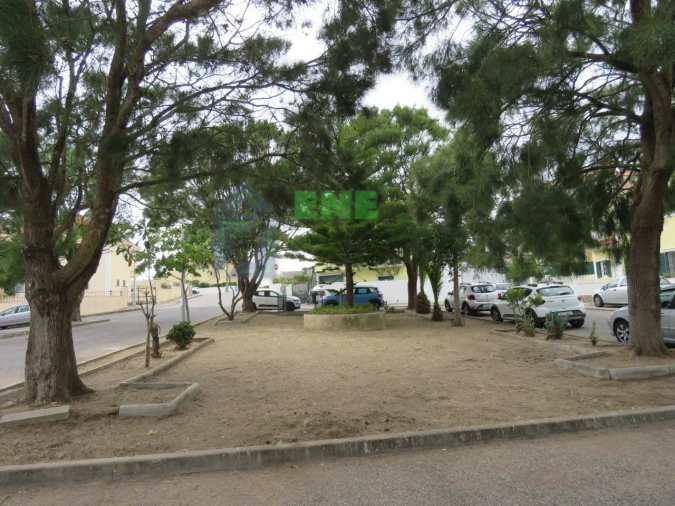 Moradia T4 para Venda em Carvoeira Foto 10