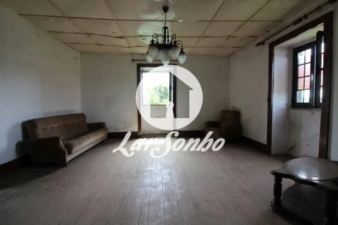 Moradia T3 para Venda em Airo Foto 5