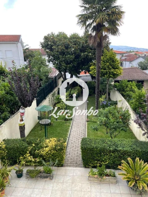 Moradia T4 para Venda em Arcozelo