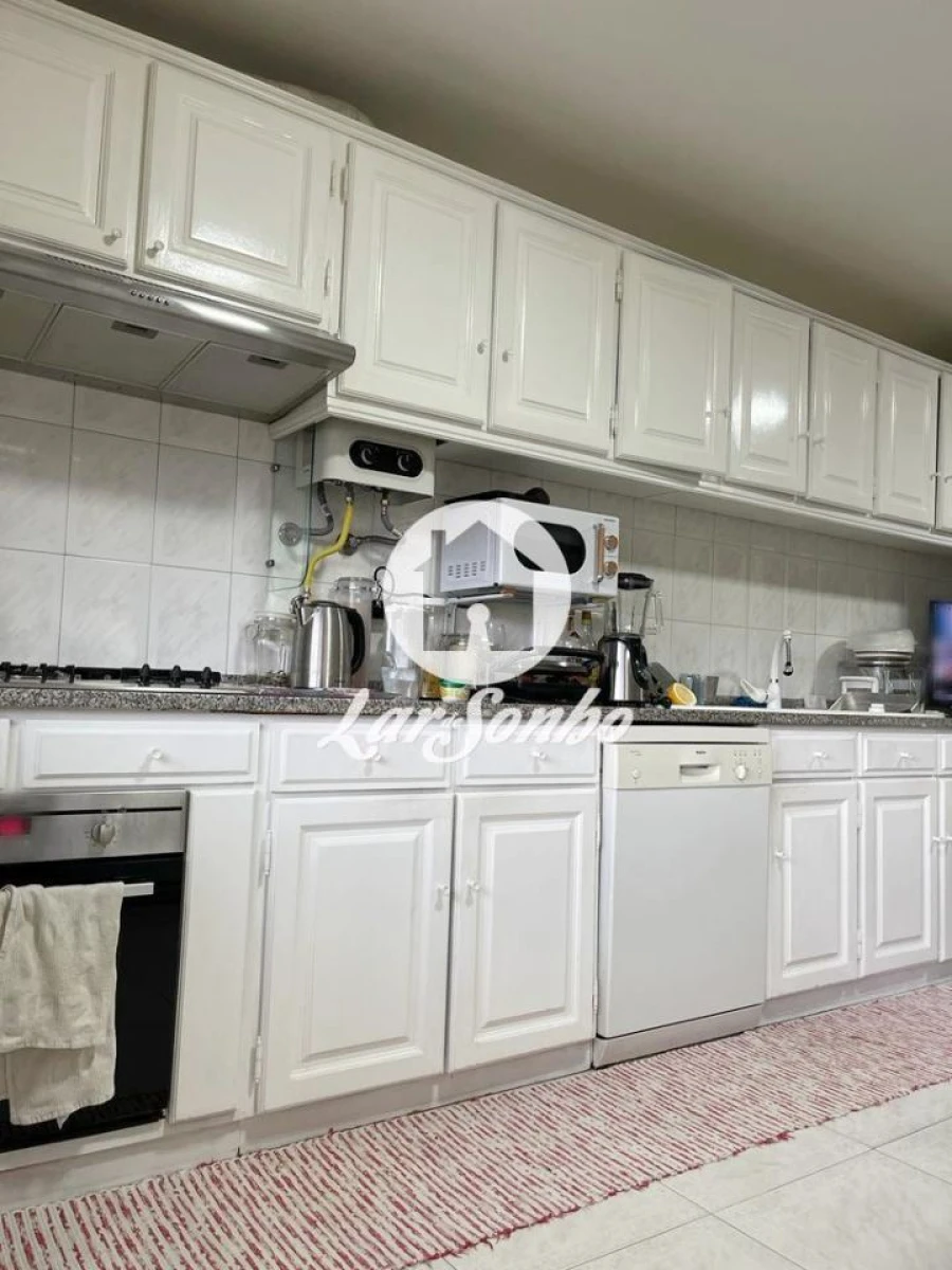 Moradia T4 para Venda em Arcozelo Foto 4