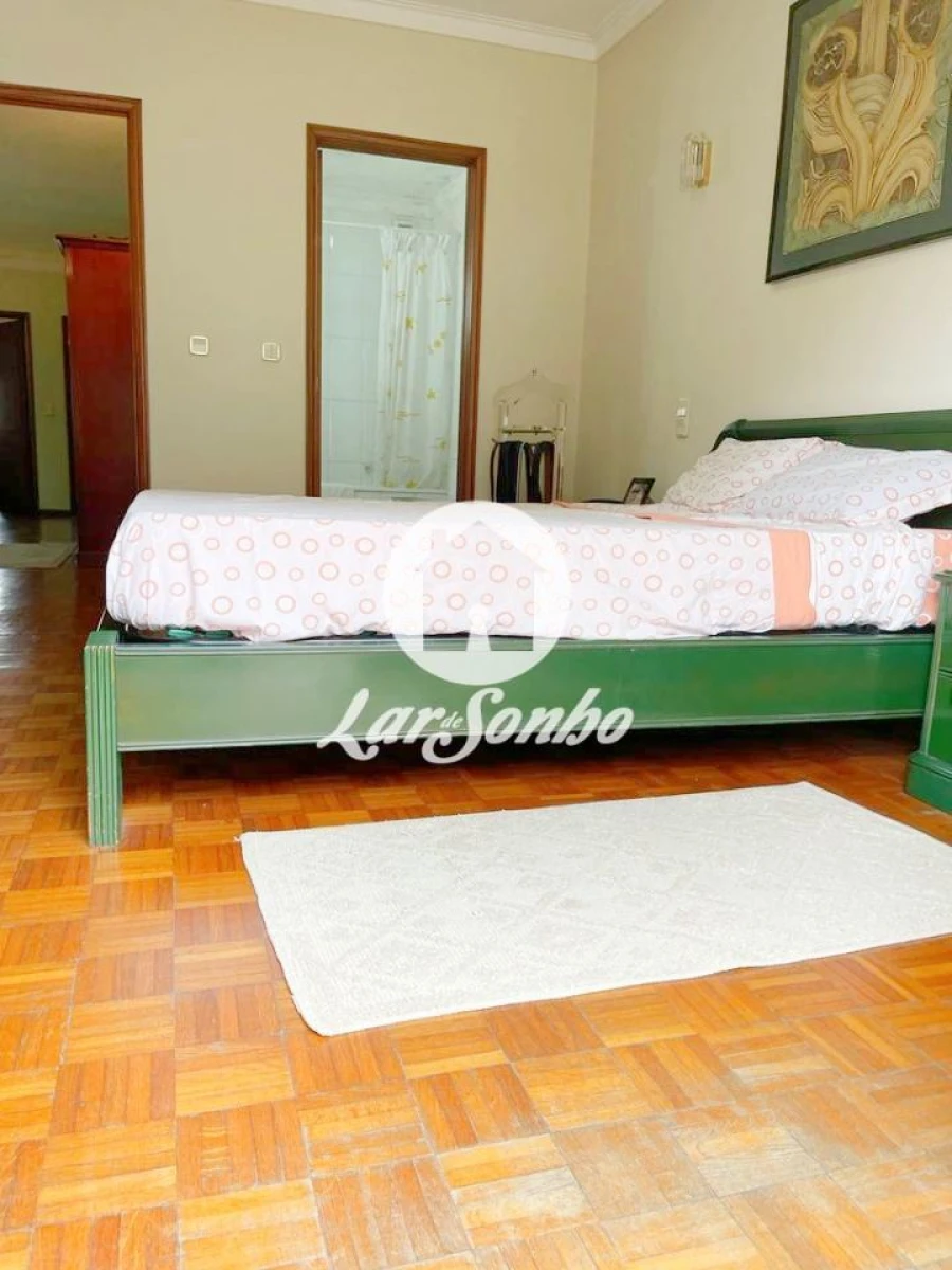 Moradia T4 para Venda em Arcozelo Foto 8