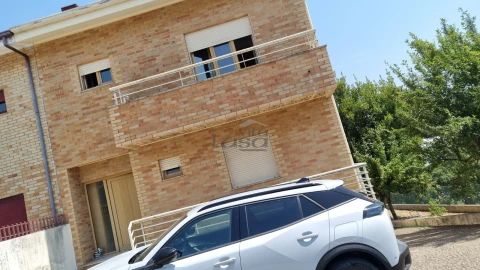 Moradia T3 para Venda em Campo e Sobrado