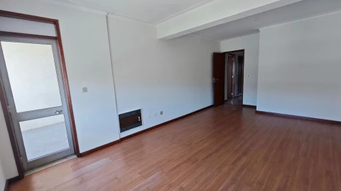 Apartamento T3 para Arrendamento em Santa Marinha e São Pedro da Afurada