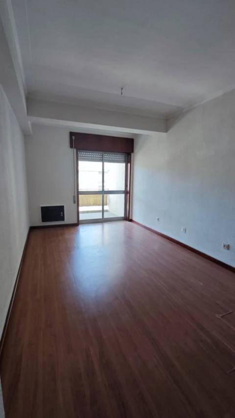 Apartamento T3 para Arrendamento em Santa Marinha e São Pedro da Afurada