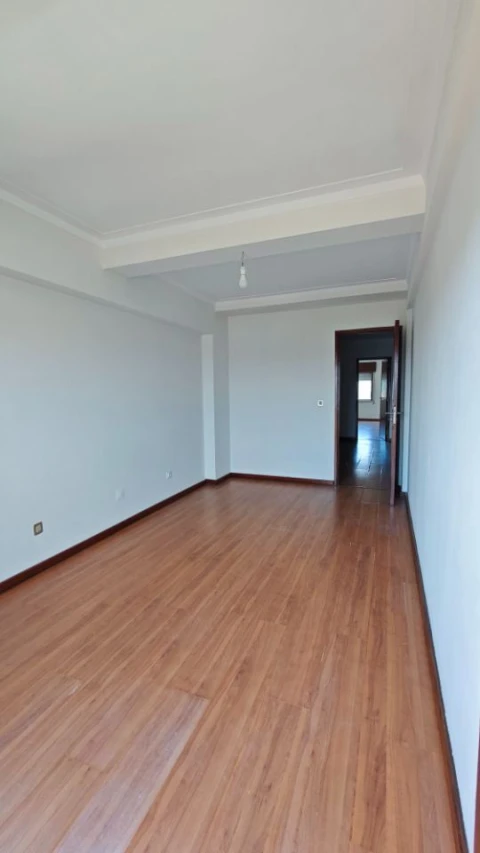 Apartamento T3 para Arrendamento em Santa Marinha e São Pedro da Afurada