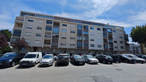 Apartamento T3 para Arrendamento em Santa Marinha e São Pedro da Afurada
