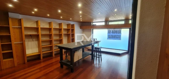 Loja para Arrendamento em Valongo