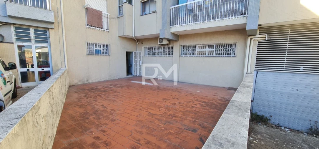 Loja para Arrendamento em Valongo Foto 13