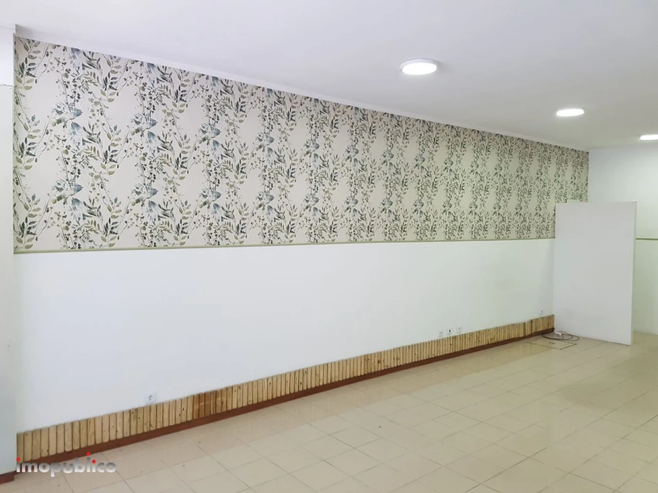 Loja para Arrendamento em Vila de Prado Foto 1