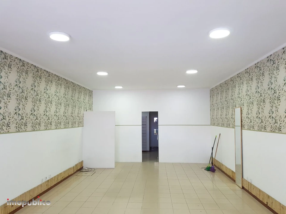 Loja para Arrendamento em Vila de Prado Foto 5
