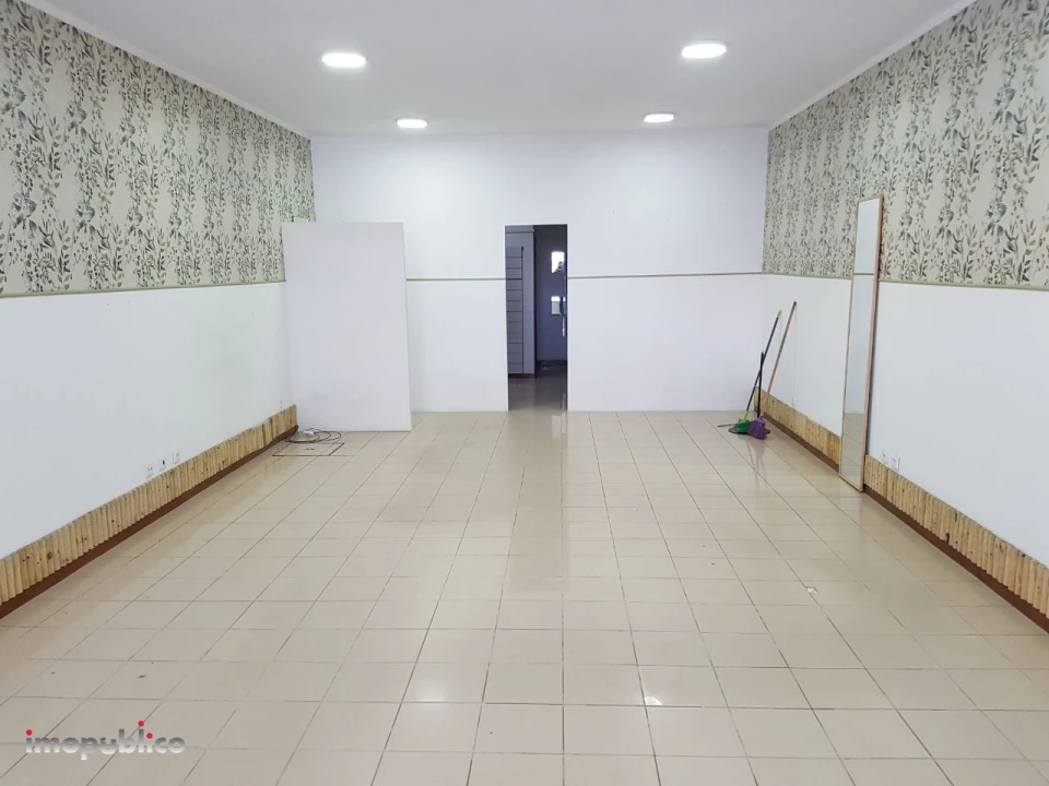 Loja para Arrendamento em Vila de Prado Foto 6