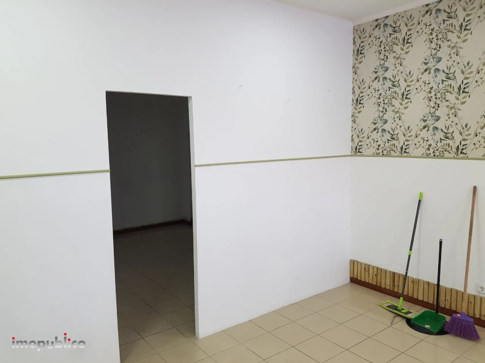 Loja para Arrendamento em Vila de Prado Foto 9
